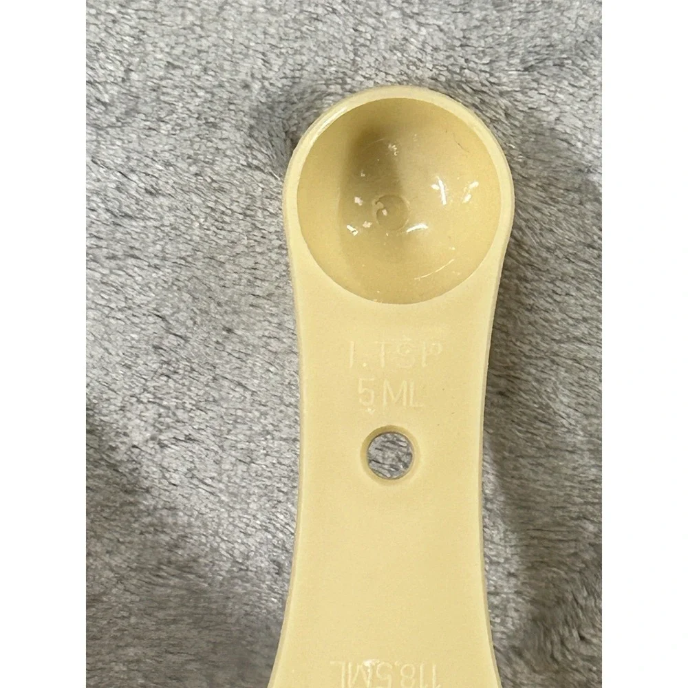 Vintage EKCO Tan Beige Nesting Measuring Cup Scoop Spoon Set 4pc USA 1970s Retro